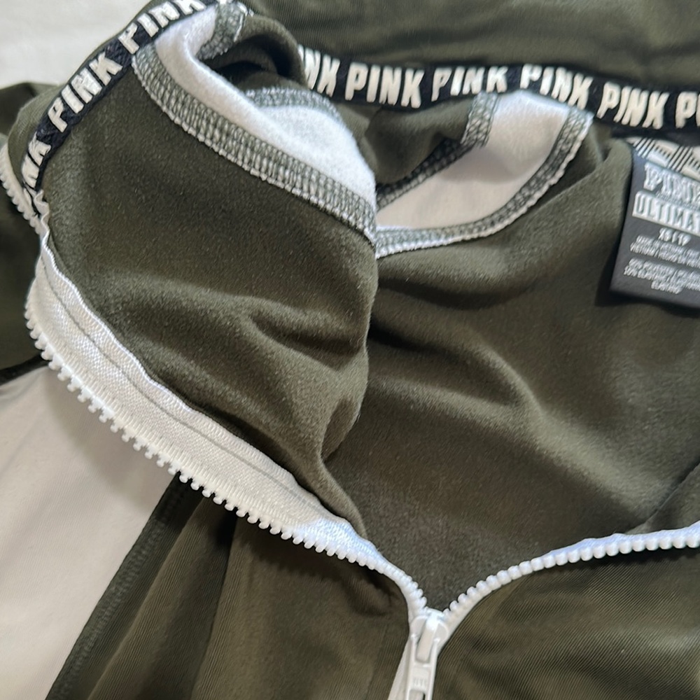 PINK‎ Victoria's Secret Olive and White Turtleneck Sweater - Picture 5 of 5